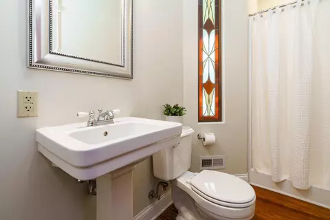 Bath - 70 E Dunedin Rd, Columbus, OH 43214 photo 1 of 2