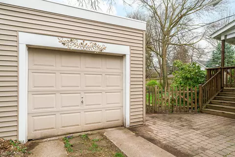 Exterior - 70 E Dunedin Rd, Columbus, OH 43214 photo 7 of 12