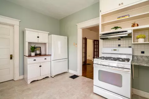 Kitchen - 70 E Dunedin Rd, Columbus, OH 43214 photo 3 of 3