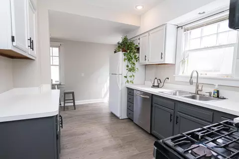 Kitchen - 214 E Pacemont Rd, Columbus, OH 43202 photo 2 of 5