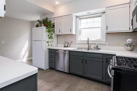 Kitchen - 214 E Pacemont Rd, Columbus, OH 43202 photo 1 of 5