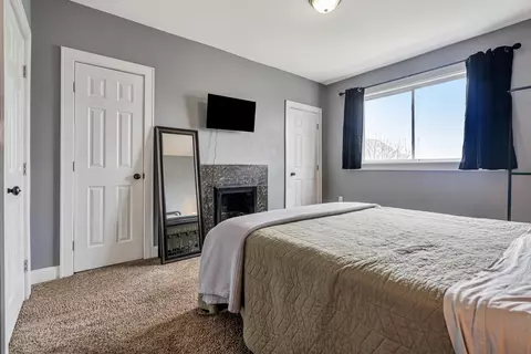 Bedroom - 663 E 3rd Ave, Columbus, OH 43201 photo 3 of 12