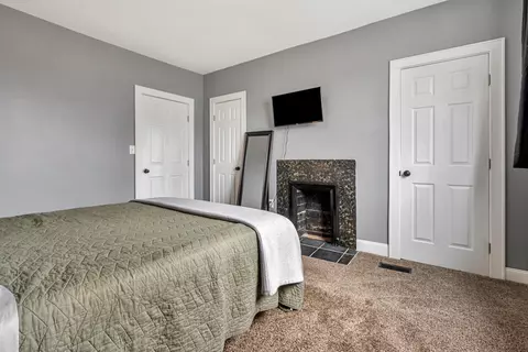 Bedroom - 663 E 3rd Ave, Columbus, OH 43201 photo 5 of 12