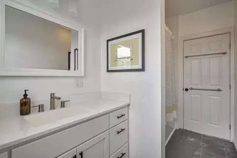 Bath - 663 E 3rd Ave, Columbus, OH 43201 photo 4 of 5