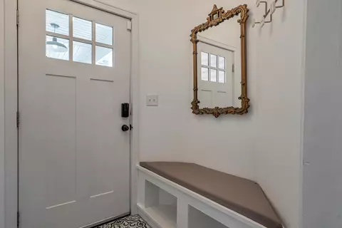 Entry Way - 663 E 3rd Ave, Columbus, OH 43201 photo 1 of 2