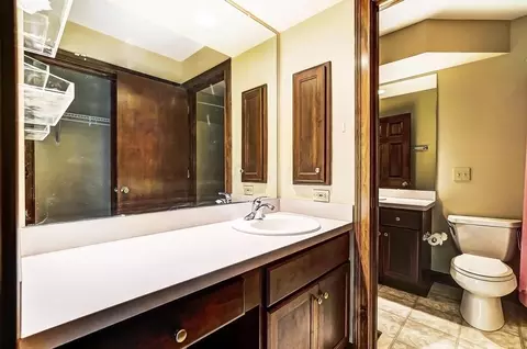 Bath - 6826 Mcdevitt Dr, Dublin, OH 43017 photo 8 of 9