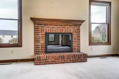Living - 6826 Mcdevitt Dr, Dublin, OH 43017 photo 4 of 4