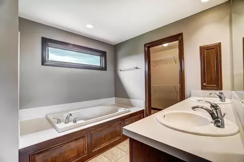 Bath - 6826 Mcdevitt Dr, Dublin, OH 43017 photo 3 of 9