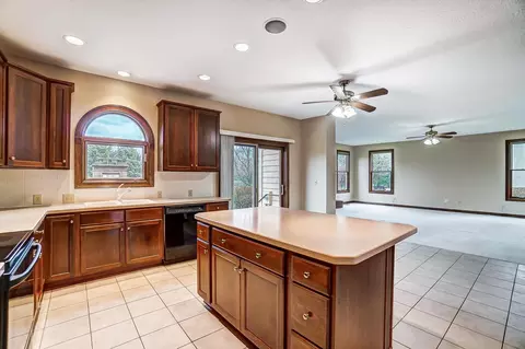 Kitchen - 6826 Mcdevitt Dr, Dublin, OH 43017 photo 2 of 4