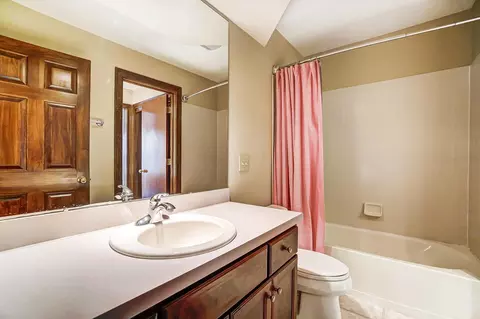 Bath - 6826 Mcdevitt Dr, Dublin, OH 43017 photo 6 of 9
