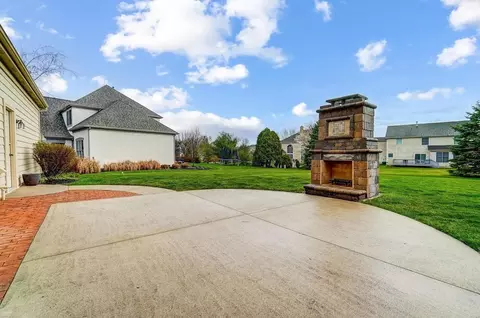 Exterior - 6826 Mcdevitt Dr, Dublin, OH 43017 photo 6 of 10