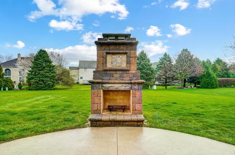 Exterior - 6826 Mcdevitt Dr, Dublin, OH 43017 photo 7 of 10