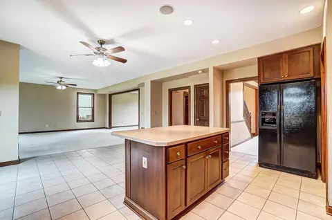 Kitchen - 6826 Mcdevitt Dr, Dublin, OH 43017 photo 4 of 4