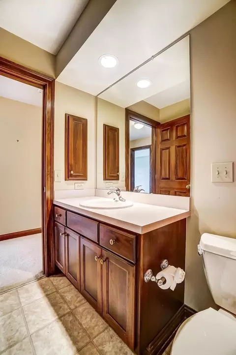 Bath - 6826 Mcdevitt Dr, Dublin, OH 43017 photo 7 of 9