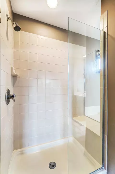 Bath - 6826 Mcdevitt Dr, Dublin, OH 43017 photo 5 of 9