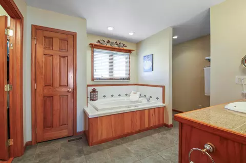 Bath - 3273 Gooding Rd, Marion, OH 43302 photo 2 of 6