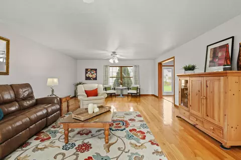 Living - 3273 Gooding Rd, Marion, OH 43302 photo 3 of 5