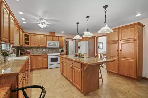 Kitchen - 3273 Gooding Rd, Marion, OH 43302 photo 1 of 6