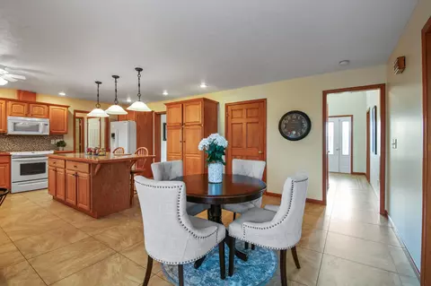 Dining - 3273 Gooding Rd, Marion, OH 43302 photo 2 of 7