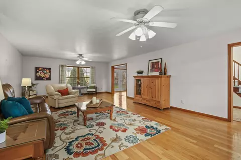 Living - 3273 Gooding Rd, Marion, OH 43302 photo 2 of 5