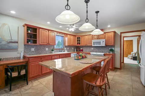 Kitchen - 3273 Gooding Rd, Marion, OH 43302 photo 4 of 6