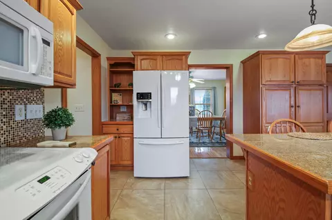 Kitchen - 3273 Gooding Rd, Marion, OH 43302 photo 3 of 6