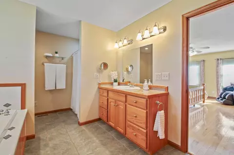Bath - 3273 Gooding Rd, Marion, OH 43302 photo 3 of 6