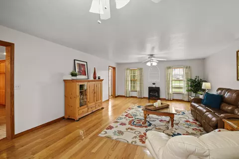Living - 3273 Gooding Rd, Marion, OH 43302 photo 5 of 5