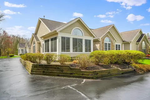 288 Park Woods Ln, Powell, OH 43065