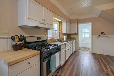 Kitchen - 9155 State Route 188, Circleville, OH 43113 photo 3 of 8