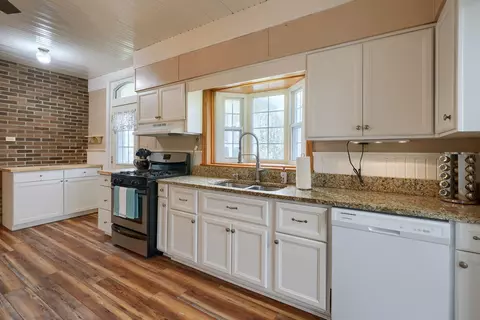 Kitchen - 9155 State Route 188, Circleville, OH 43113 photo 4 of 8