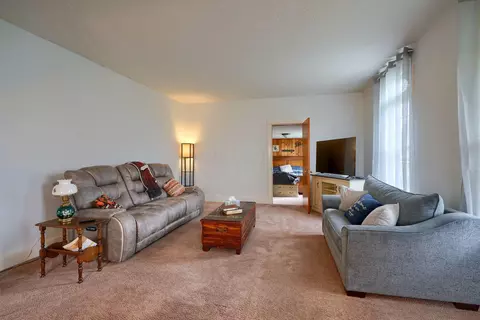 Living - 9155 State Route 188, Circleville, OH 43113 photo 4 of 7
