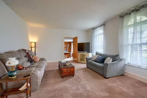 Living - 9155 State Route 188, Circleville, OH 43113 photo 5 of 7
