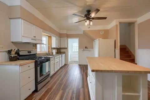 Kitchen - 9155 State Route 188, Circleville, OH 43113 photo 2 of 8