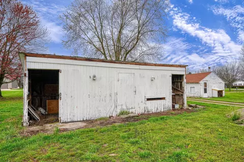 Exterior - 9155 State Route 188, Circleville, OH 43113 photo 17 of 18