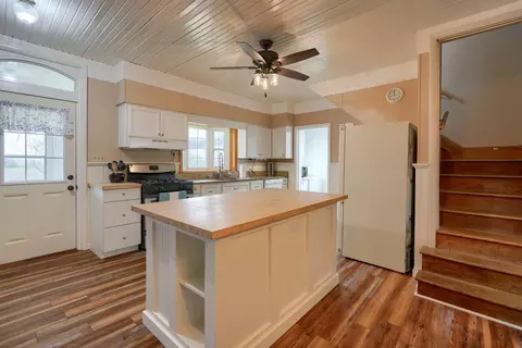 Kitchen - 9155 State Route 188, Circleville, OH 43113 photo 7 of 8