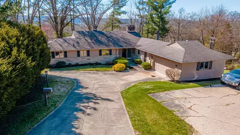985 Severn Dr, Coshocton, OH 43812