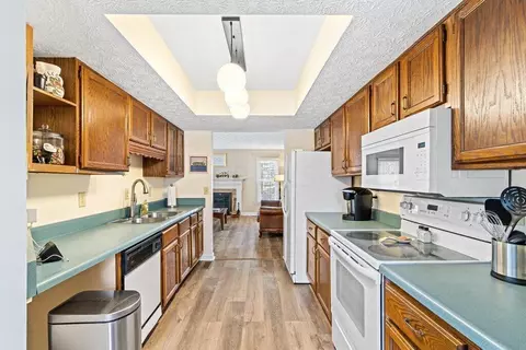 Kitchen - 6885 Vally Down Rd, Dublin, OH 43017 photo 1 of 2