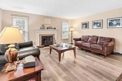 Living - 6885 Vally Down Rd, Dublin, OH 43017 photo 3 of 4