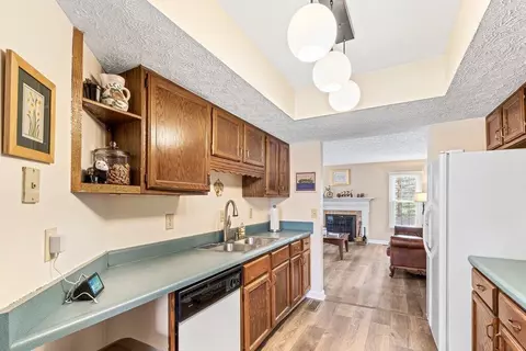 Kitchen - 6885 Vally Down Rd, Dublin, OH 43017 photo 2 of 2