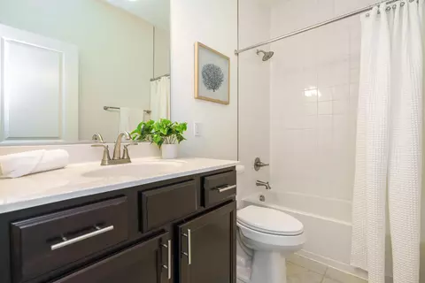 Bath - 3243 Scioto Ridge Rd, Dublin, OH 43017 photo 3 of 3
