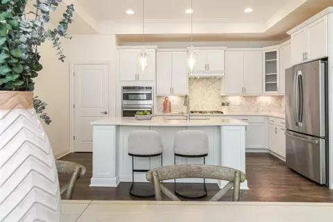 Kitchen - 3243 Scioto Ridge Rd, Dublin, OH 43017 photo 2 of 7