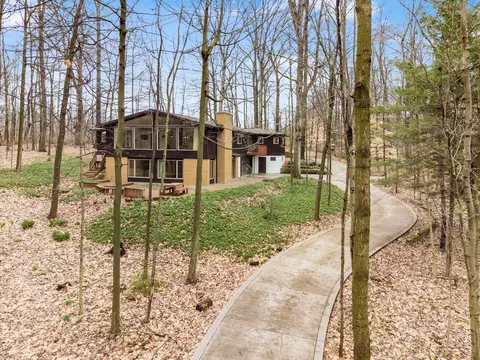 8574 Martinsburg Rd, Mount Vernon, OH 43050