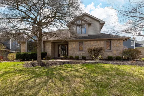 6745 Lakeside Cir E, Columbus, OH 43085