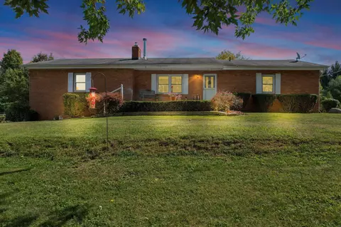 2418 Burnside Rd NW, Pataskala, OH 43062