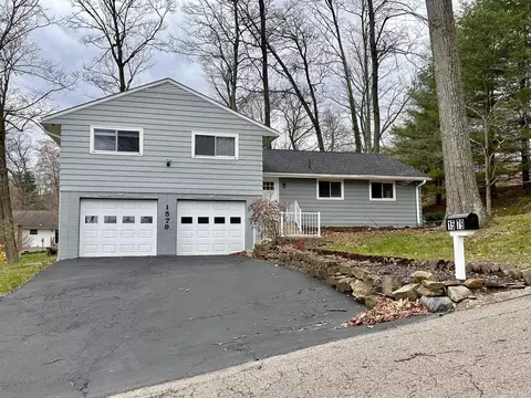 1579 Pleasant Valley Dr, Newark, OH 43055