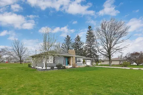 Exterior - 479 Tarlton Rd, Circleville, OH 43113 photo 4 of 8