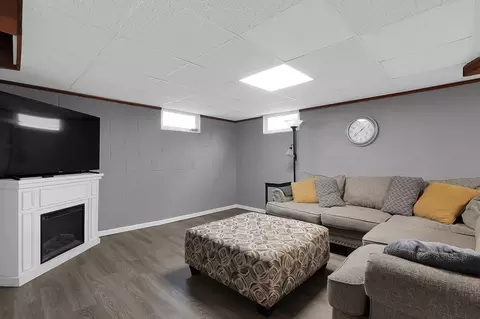 Living - 479 Tarlton Rd, Circleville, OH 43113 photo 3 of 3