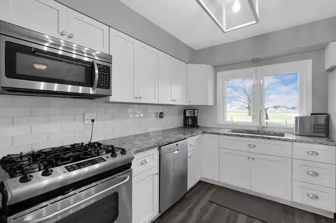 Kitchen - 479 Tarlton Rd, Circleville, OH 43113 photo 3 of 4