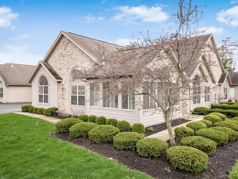 8912 Linksway Dr, Powell, OH 43065